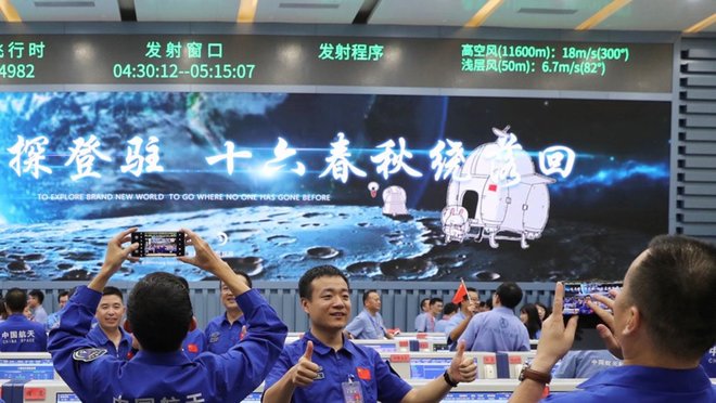 China se convierte en el primer país en traer muestras lunares desde hace  cincuenta años