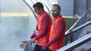 Andrés Iniesta es la gran novedad en el Barça para el duelo ante el Madrid