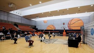https://estaticos.sport.es/resources/jpg/8/6/lalqueria-del-basket-una-instalacion-primer-nivel-mundial-1590603573968.jpg